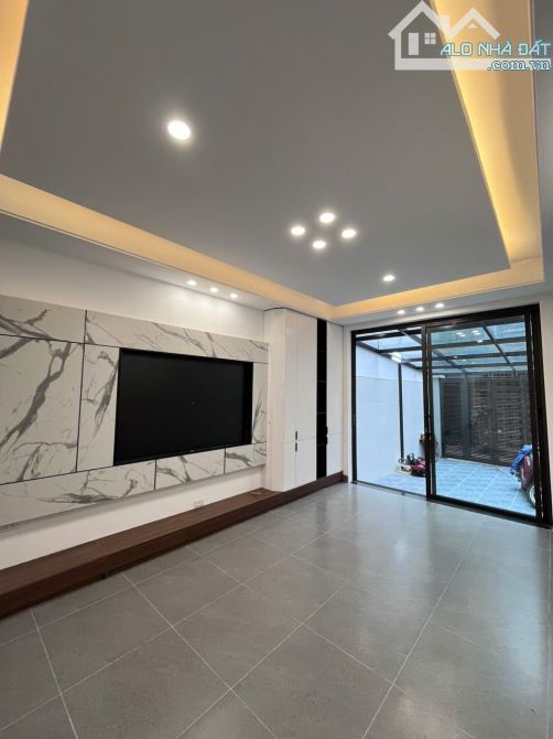 Bán NR tại khu TT Licola, 488 Ngọc Hồi, 11 tỷ, 102 m2, 5 tầng, có thang máy. Uy tín!