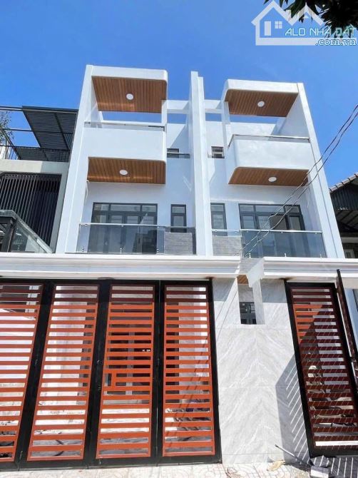 BÁN NHÀ 1 TRỆT 2 LẦU TAM HIỆP GẦN PHẠM VĂN THUẬN 6.2 TỶ TL