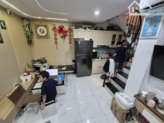 BÁN NHÀ NGÕ RỘNG,NÔNG PHỐ VỌNG QUẬN HAI BÀ, DT 22M2, 5 TẦNG LÔ GÓC, GẦN PHỐ, GIÁ 5,7 TỶ