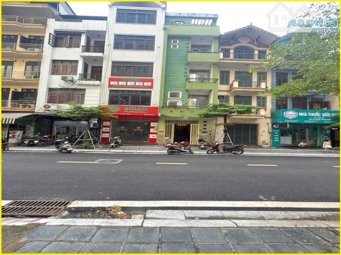 Hiếm! Chủ cần bán gấp, phân lô phố Duy Tân, vỉa hè rộng, kinh doanh sầm uất 52m*5T