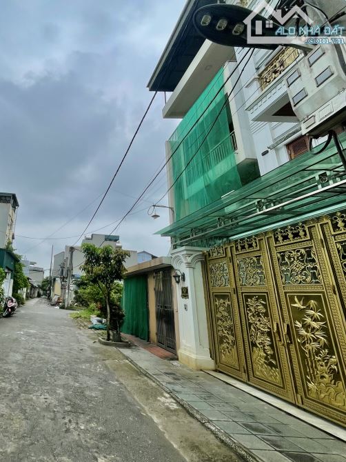 Bán Gấp Mảnh Đất Thạch Bàn 80m2-Mặt Tiền 5.3m-hơn 10 tỷ-PHÂN LÔ 2 Ô TÔ TRÁNH-VĨA HÈ-HIẾM