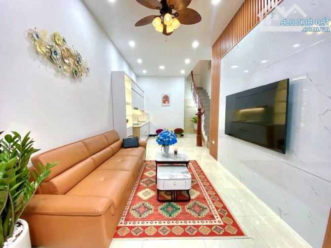 Chủ cần bán gấp căn nhà gần cầu Thượng Cát - Lô góc - Nhà mới