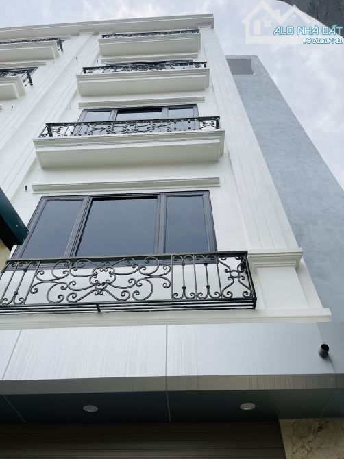 4,7 Tỷ Nhà Đẹp Di Ái -Hoài Đức -5 Tầng Xây Mới Đẹp -Ngõ Nông,Ô Tô Cạnh  DT 35m
