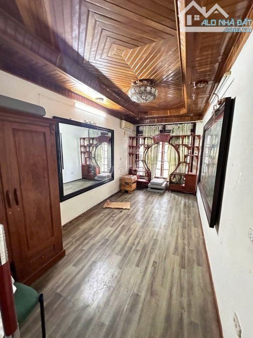 Cho thuê nhà riêng ở Xuân Đỉnh 4 tầng, đủ đồ, oto đỗ cửa