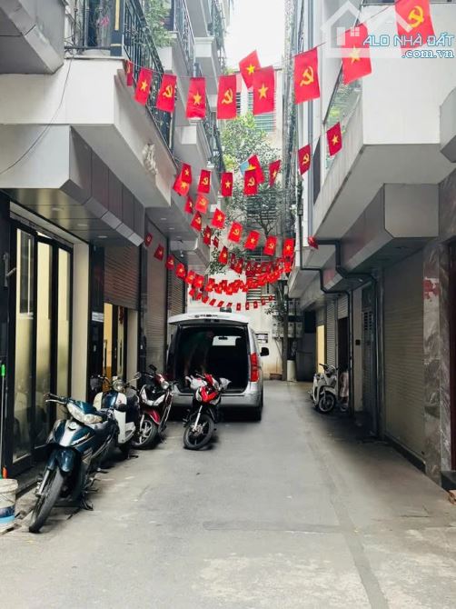 Bán Gấp nhà 5 tầng phố Bồ Đề, Long Biên, 50m², 2 Thoáng –  Ô tô vào nhà, Giá 13.2 tỷ