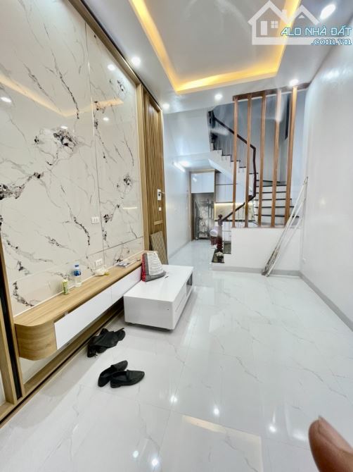 Trung Tâm Cầu Giấy -32M x 5 Tầng - 7.x TỶ - Full Đồ - Ngõ rộng- Cách Ô Tô 10M.