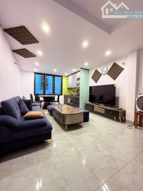 Siêu phẩm Giáp Nhất 35m2, 6 tầng, 20m ra ô tô tránh, giá 8 tỷiá 8 yy