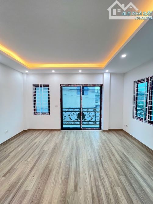 NHÀ LIÊN MẠC -BẮC TỪ LIÊM 32 M 5 TẦNG- MẶT 6,4 M  GIÁ 5,2 TỶ