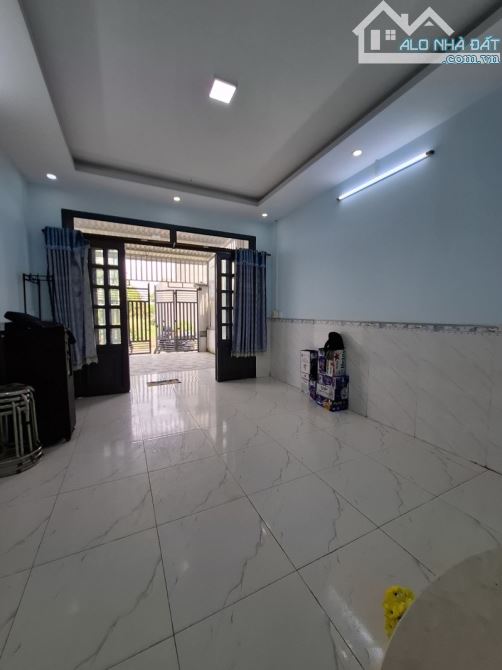Bán nhà Cần Giuộc, hẻm xe hơi, đường Tám Đúng, 96m2, 1 lầu, giáp Bình Chánh, dưới 2 tỷ