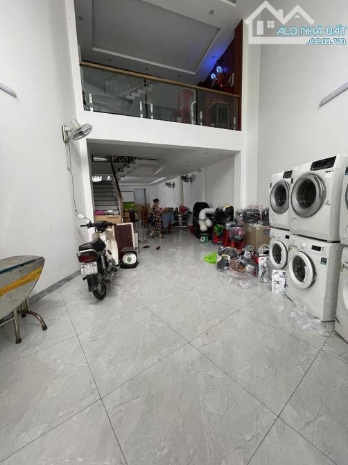 MẶT TIỀN TỈNH LỘ 10 84m2 - NGAY TÊN LỬA - 4 TẦNG - 4Pn - 8 TỶ.