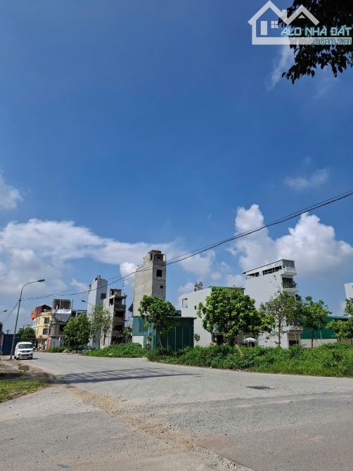 Liên Ninh lô đất TĐC phân lô  2 mặt tiền 60m ô tô tránh siêu đẹp giá 12.2 tỷ