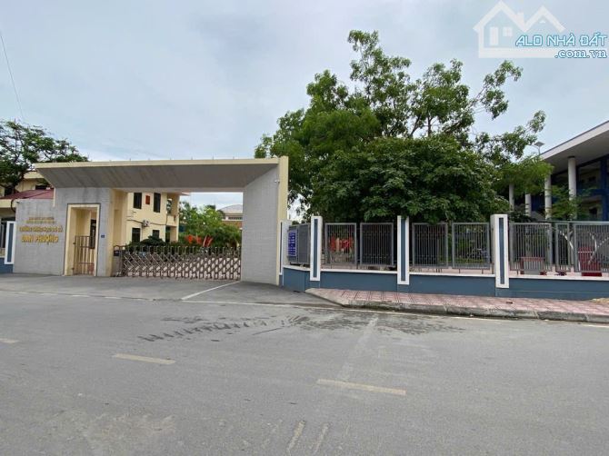 B.Á.N NHÀ THỊ TRẤN ĐAN PHƯỢNG , NGÕ THÔNG, 3 BƯỚC RA Ô TÔ ,  DÂN XÂY KIÊN CỐ  70M2, 6 TỶ 2