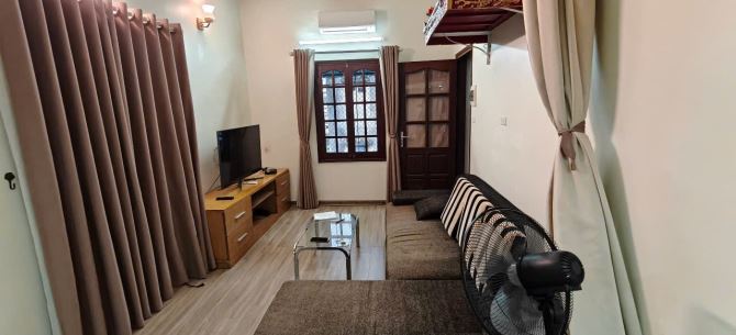 Cho thuê tập thể tầng 5 mặt phố Trần Khánh Dư, sau nhà Hát Lớn