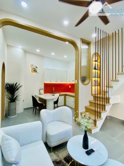 Giảm 100 triệu bán nhanh nhà đẹp 3 phòng ngủ, hẻm xe hơi, sát mặt tiền Quang Trung 4 tỷ 9