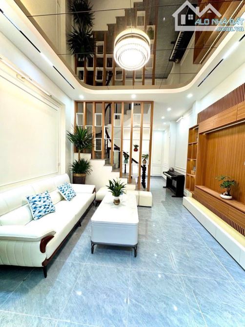 Nhà đẹp Xuân Đỉnh, dân xây chắc chắn, lên tầng thoải mái