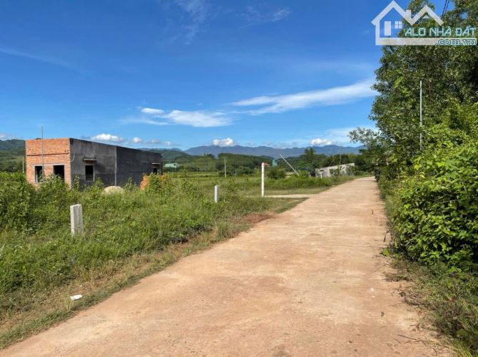 Bán đất Sông Cầu giá rẻ ngay trung tâm hành chính xã đường thông