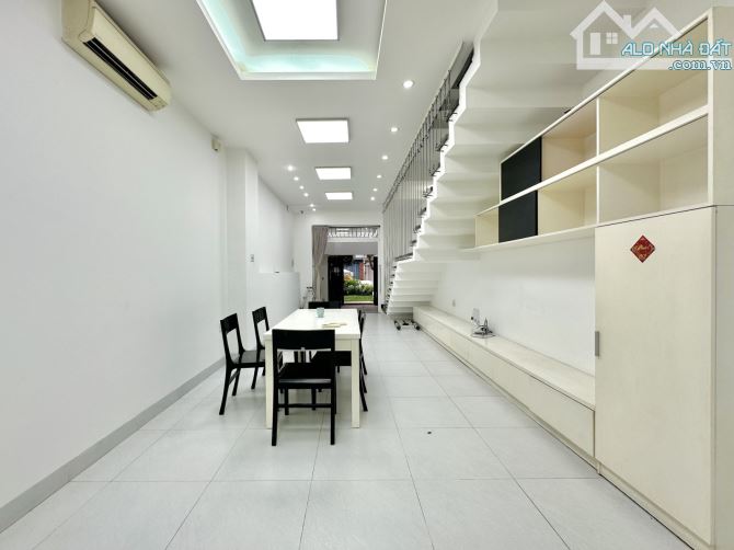 NGAY ĐẠI HỌC VĂN LANG – 100M2 – KHU ĐỒNG BỘ 4 TẦNG - CÔNG VIÊN TRƯỚC NHÀ