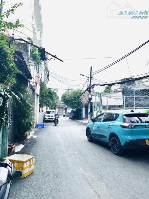 Bán nhà hẻm xe hơi tránh p12 Gò Vấp gần mặt tiền ngang 4m nở hậu chỉ 5.x tỷ