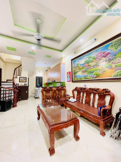 Hot! Bán Nhà - Đống Đa -Ngõ Thông, Gần Phố - Gần ÔTÔ - 45M2 - 5Tầng - MT 4.2m - 10 Tỷ Hơn