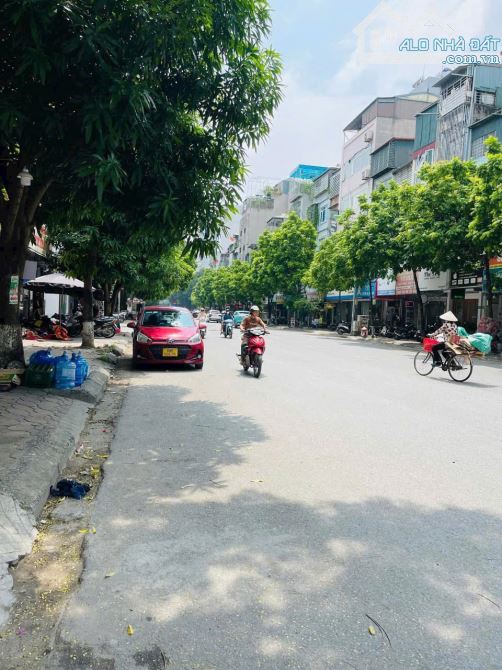BÁN NHÀ CỰC HIẾM MẶT PHỐ TRẦN QUỐC HOÀN - 20M2, 4 TẦNG, MT 3M - GIÁ 8,5 TỶ