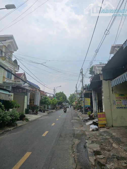 Bán nhà cấp 4, Mặt tiền (DT 109m2) - P. Bình Hưng Hòa, Q.Bình Tân
