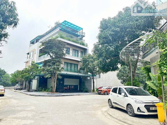 Bán 120m2 mt 9.2m nhà c4, Phân lô, vỉa hè ô tô tránh, ngay công an xã Tứ Hiệp - Thanh Trì