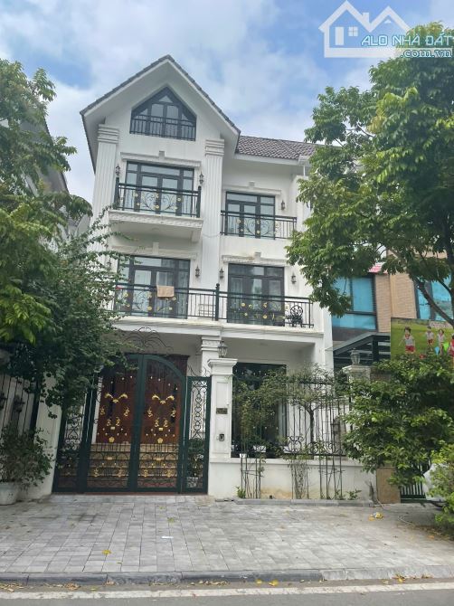 CHỦ GIẢM SỐC 10 TỶ - BÁN GẤP BIỆT THỰ KHU ĐÔ THỊ CIPUTRA - 200M² - GIÁ CHỈ 79.5 TỶ