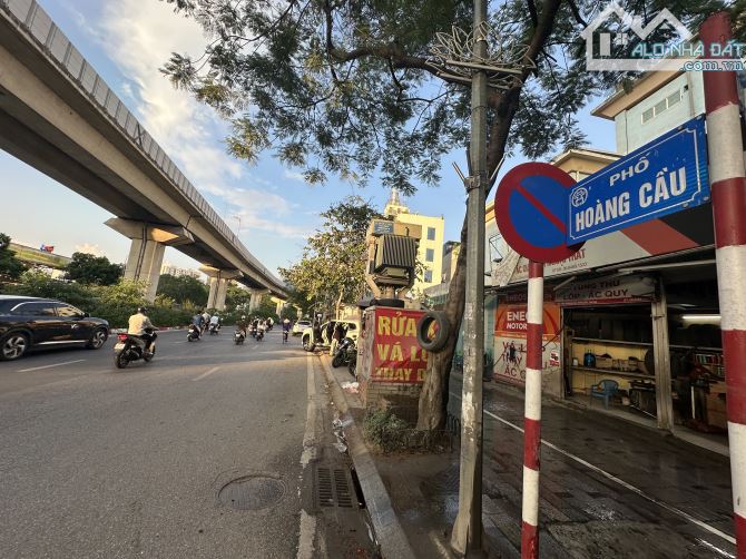 Bán nhà mặt phố Hoàng Cầu, vỉa hè, siêu kinh doanh, 1 mặt ngõ nữa, 128m2, MT7,2m, 41 tỷ