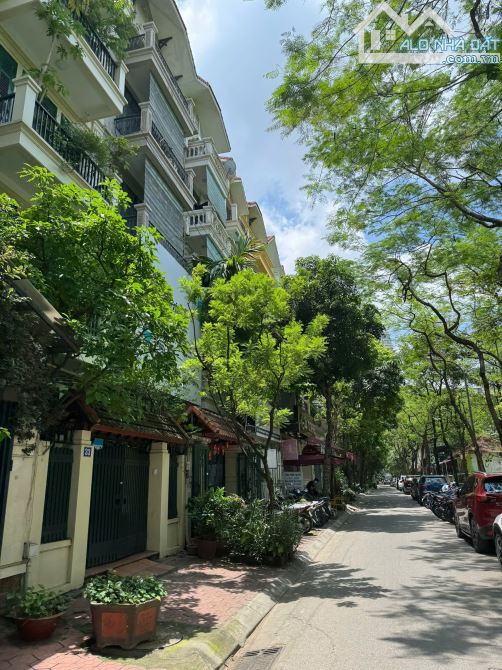 BÁN ĐẤT MẶT NGÕ PHỐ XUÂN LA - Ô TÔ VÀO TẬN NƠI - DIỆN TÍCH RỘNG 520M² - GIÁ ĐẦU TƯ TỐT