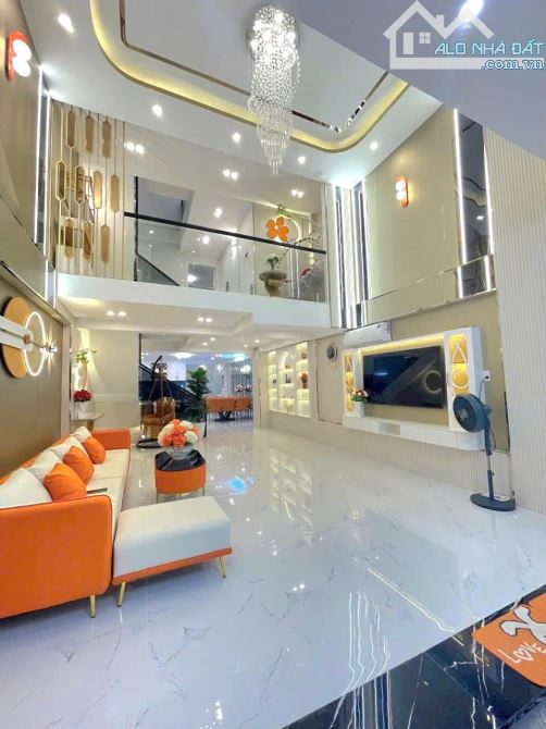 Nhà Đẹp, Hẻm 6m, Gần Phú Mỹ Hưng, 96m², 4 Tầng, Full Nội Thất, Chỉ 8 Tỷ 9