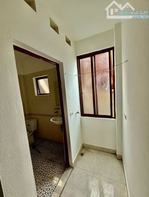 Bán nhà dân xây văn hội, ô tô đỗ cửa vào nhà, sát học viện tài chính, giá tốt hiếm có.