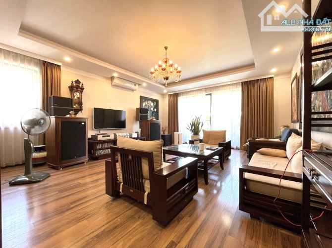 Đội Cấn, Ba Đình 100m2, Lô góc, 3 mặt thoáng, vỉa hè rộng, ô tô tránh, nhỉnh 26 tỷ.
