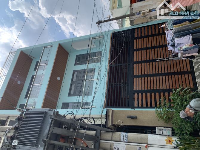 Bán Nhà Thủ Đức,Gần Chợ Đầu Mối Thủ Đức,  HXH quay đầu, DT Lớn, 83m2x 3 tầng
