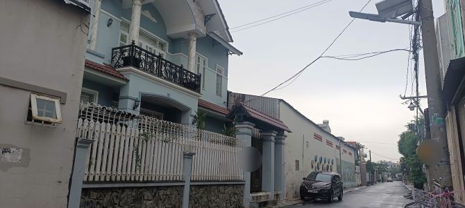 Bán gấp nhà 2 tầng, đương ô tô 8 mét, ngay Man Thiện, gần Lê Văn Việt, Lã Xuân Oai