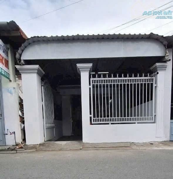 NHÀ RỘNG TRỆT GÁC LỮNG MT ĐƯỜNG HÀNG XOÀI SÁT BÊN Đ.PHẠM HÙNG KD SUNG TÚC LÊ BÌNH CÁI RĂNG