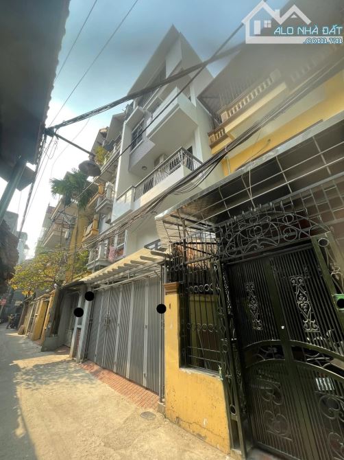 Nhà đẹp ở ngay Trần Cung Bắc Từ Liêm. Sổ vuông 80m, 5 tầng MT5m Giá 16 tỷ Ngõ ô tô tránh
