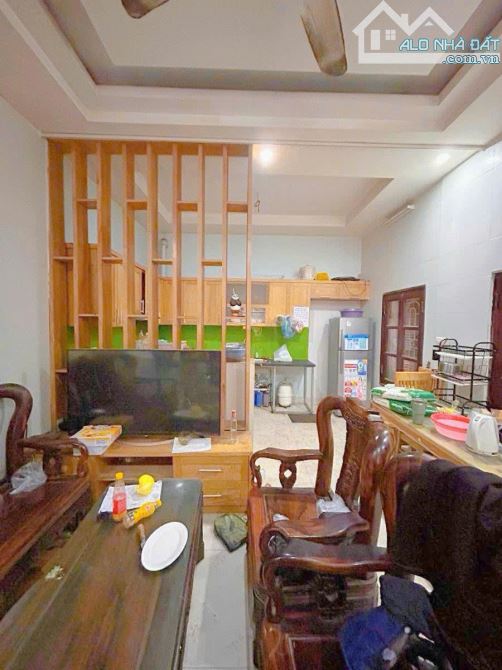 PHỐ VĂN HƯƠNG TÔN ĐỨC THẮNG NGÕ RỘNG LOGOC - 41m2 4 tầng mt 4.3m Giá 7.5 tỷ