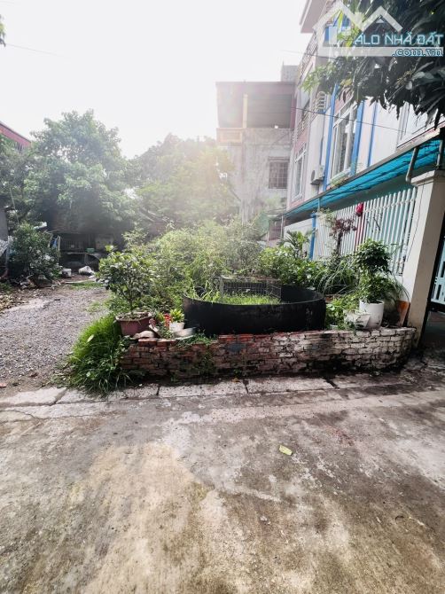 BÁN ĐẤT TRÂU QUỲ GIA LÂM-NGÕ NÔNG- Ô TÔ VÀO ĐẤT 42m2- 5,2 tỷ.