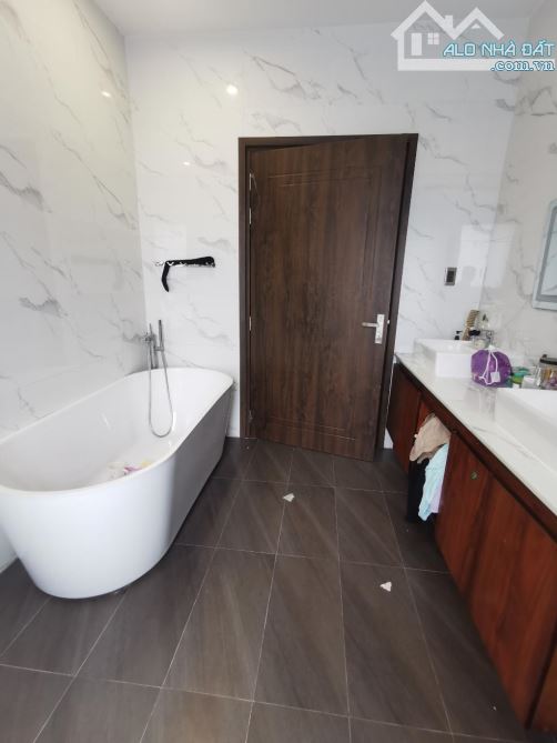 Biêt thự 10 x 40 5 tầng Thanh Xuân q12 - 10