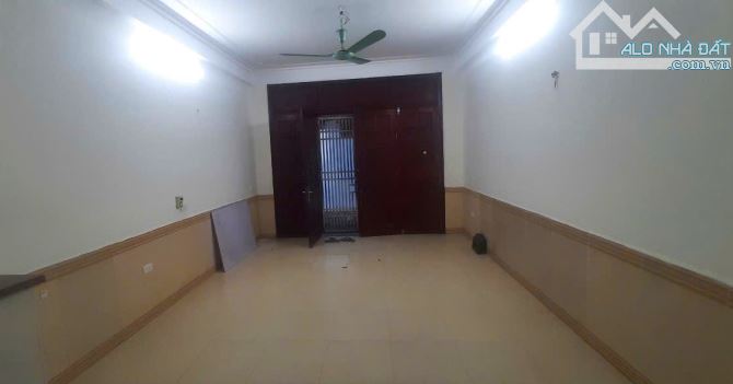 NHÀ VỊ TRÍ ĐẸP GẦN MẶT PHỐ THẠCH CẦU LONG BIÊN – Ô TÔ ĐỖ CỬA – 4 TẦNG – 34M² – CHỈ 5,8 TỶ - 11