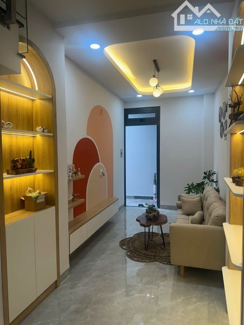 Bán nhà Phạm Văn Đồng có sân vườn đầy đủ nội thất sát bên sân bay Tân Sơn Nhất chỉ nhỉnh 3 - 11