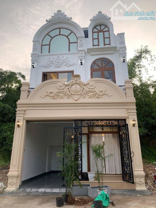 BÁN NHÀ 2 TẦNG TÂN CỔ ĐIỂN FULL NỘI THẤT KIỆT ÔTÔ 289 BÙI THỊ XUÂN, TP HUẾ, CHỈ 2,79 TỶ - 1
