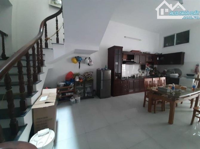 CHO THUÊ NHÀ 2 LẦU 1 TR ..KHU BẾN ĐÌNH  ..PHƯỜNG 6 VT ✔DT : 100m2  ✔Nhà có ..3p ngủ,1 pk - 1