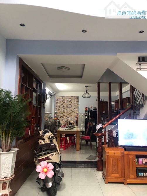 Gần ngã tư Bảy Hiền, BÀnh Văn Trân HXH DT 4,2x17 x3 tầng chỉ 6 tỷ - 1