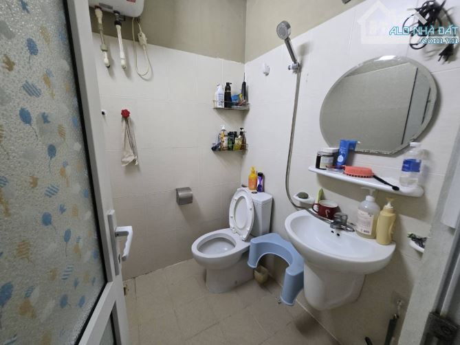 Hoàng Quốc Việt, CầuGiấy -Chung cư ô tô đỗ tận chân - Đẹp tối ưu -33m-Nhỉnh 4 tỷ - 1