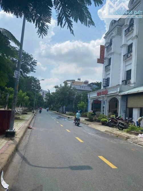 Bán đất mặt tiền kinh doanh đường D1.P tăng nhơn phú A.Tp thủ đức - 1