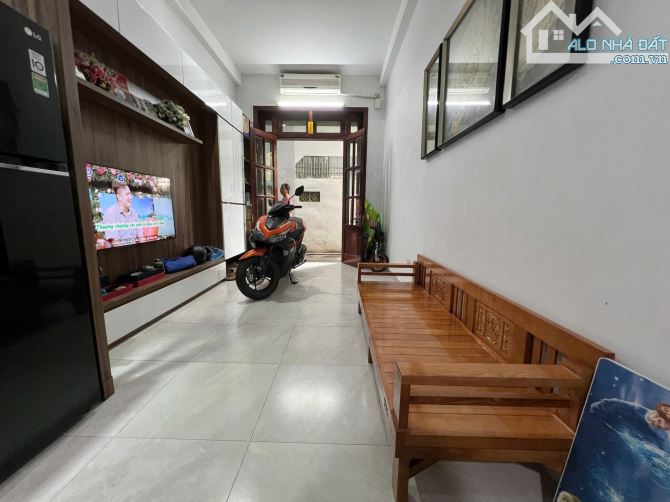 Bán nhà riêng phố Đặng Tất - phường Quan Thánh - quận Ba Đình: Yên Tĩnh, Dân Trí cao. - 1