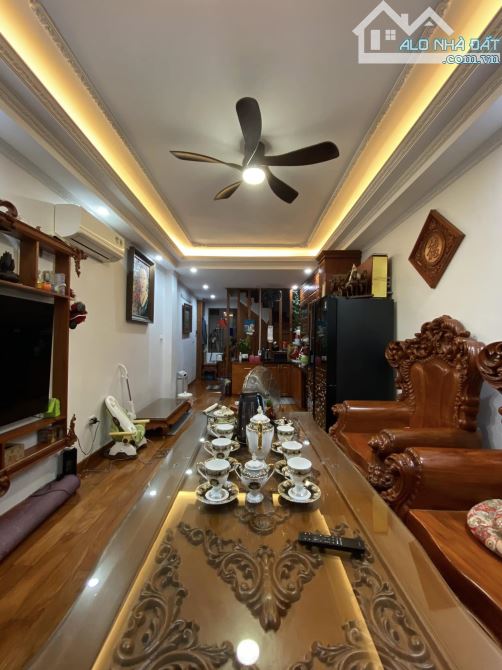 Bán nhà phố Lê Thanh Nghị, Hai Bà Trưng, sát phố, 2 thoáng, ở ngay 6 tầng 35m2 giá 11.5 tỷ - 1