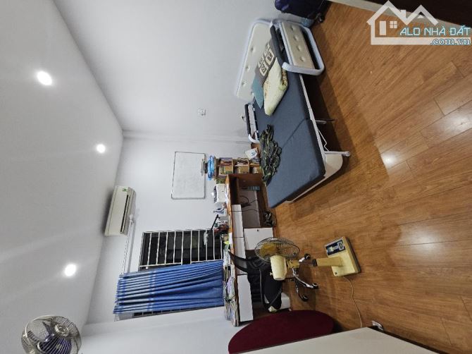 Bán nhà Ngọc Thụy 44m2, 4 tầng, 8 t.ỷ hơn, ô tô, ngõ nông, gần trường Việt Pháp   Vị trí: - 1