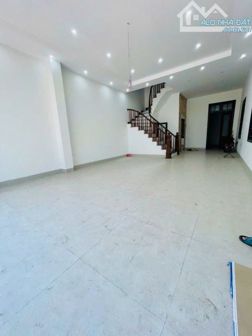 Bán nhà Minh Khai mặt đường Oto tránh vừa ở vừa Kinh doanh - DT 66m2 5 tầng Lô góc 16.5 tỷ - 1